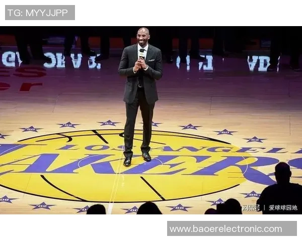 致敬足球巨星的荣耀时刻颁奖典礼致辞稿 致敬足球巨星的荣耀时刻颁奖典礼致辞稿